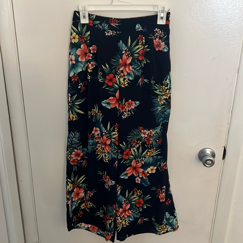 Floral flared Capris